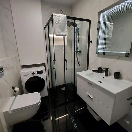 Happy 11 - Basen & Kort Tenisowy, Ochrona 24h - 3 Sypialnie, Dla Maksymalnie 8 Osob Pobierowo