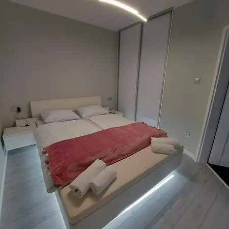 Happy 11 - Basen & Kort Tenisowy, Ochrona 24h - 3 Sypialnie, Dla Maksymalnie 8 Osob