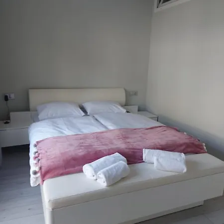 Happy 11 - Basen & Kort Tenisowy, Ochrona 24h - 3 Sypialnie, Dla Maksymalnie 8 Osob