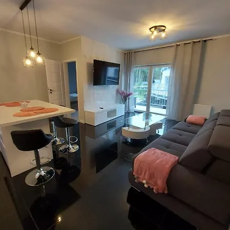 Happy 11 - Basen & Kort Tenisowy, Ochrona 24h - 3 Sypialnie, Dla Maksymalnie 8 Osob Pobierowo