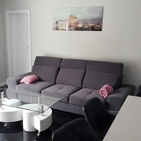 Happy 11 - Basen & Kort Tenisowy, Ochrona 24h - 3 Sypialnie, Dla Maksymalnie 8 Osob Daire Pobierowo