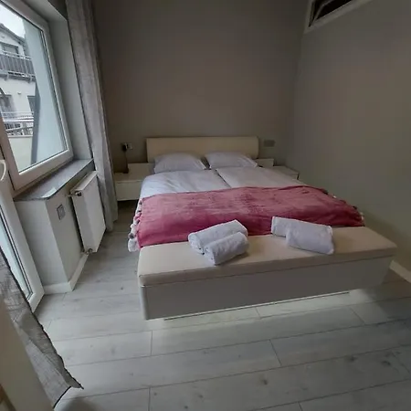 Apartment Happy 11 - Basen & Kort Tenisowy, Ochrona 24h - 3 Sypialnie, Dla Maksymalnie 8 Osob Pobierowo
